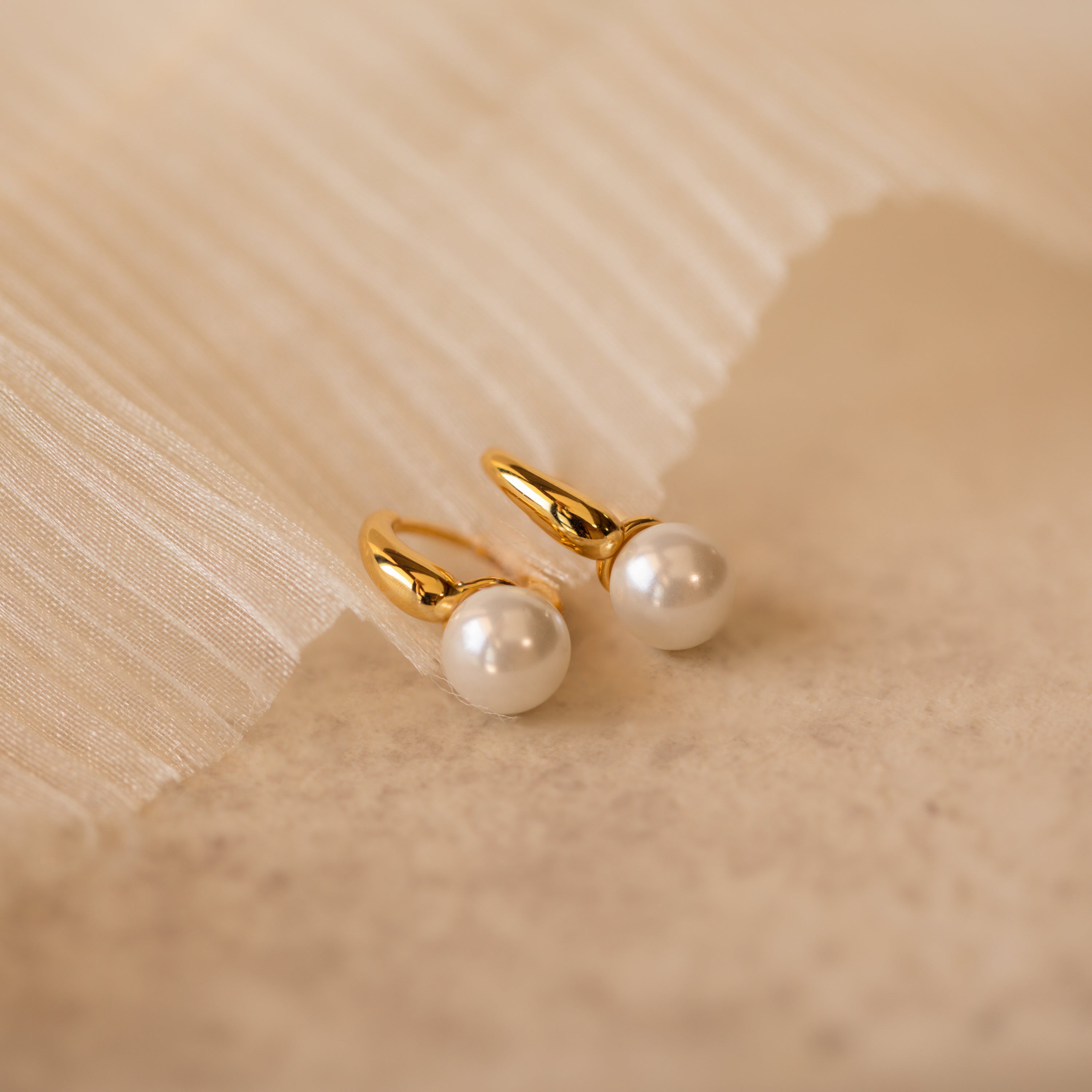 Yara pearl earrings