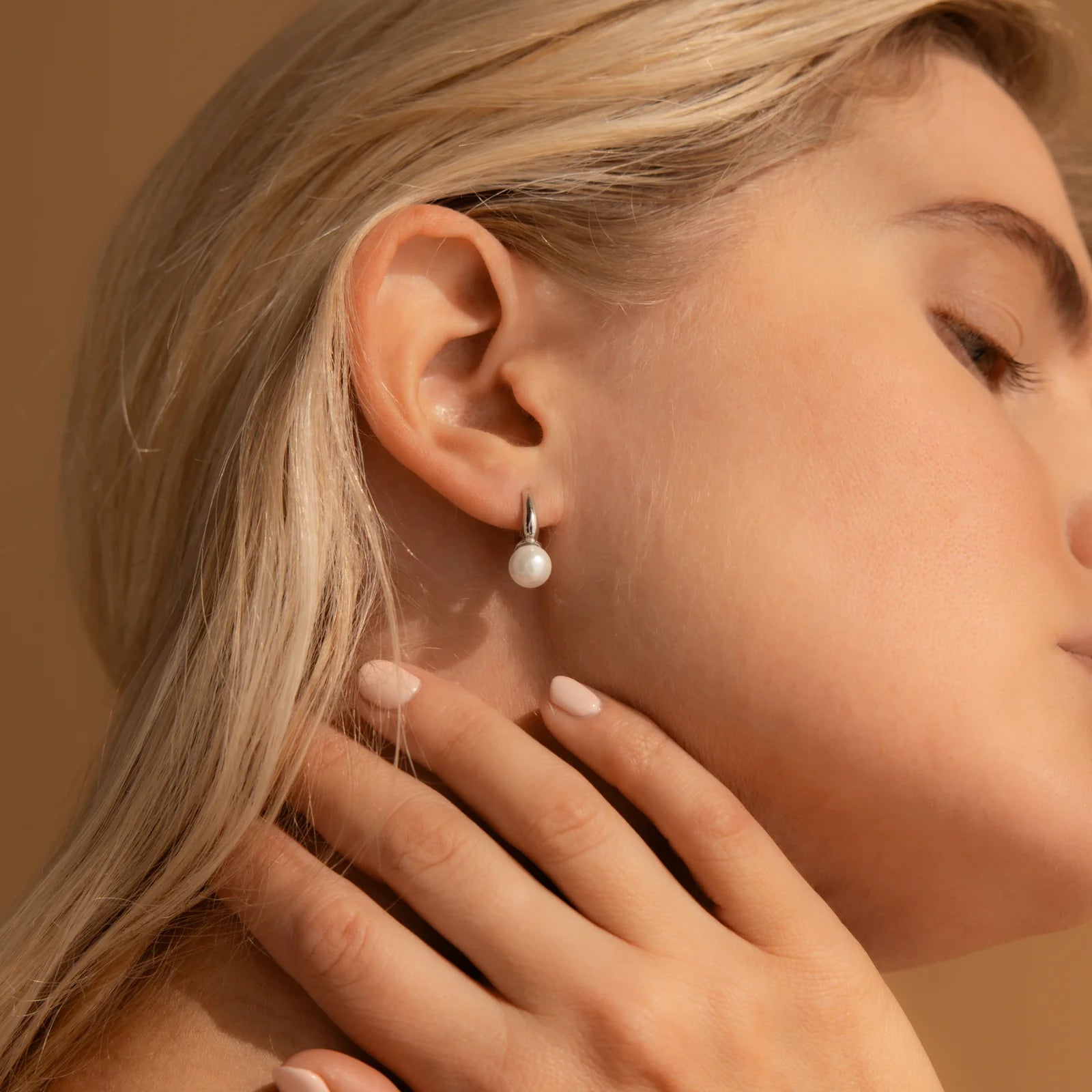 Yara pearl earrings