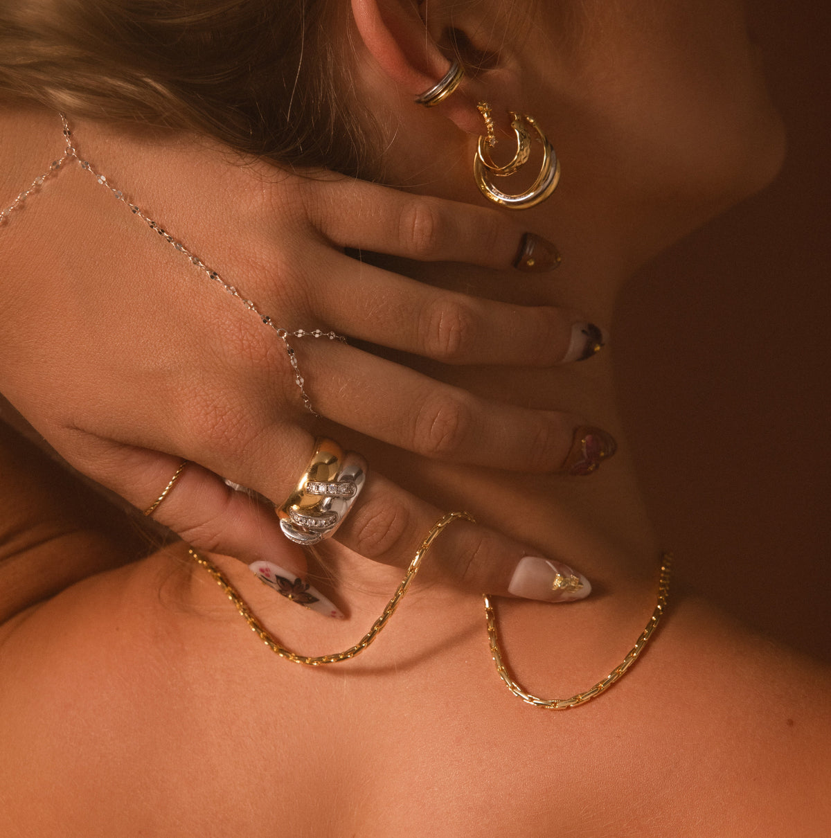 Lumière Hand Bracelet