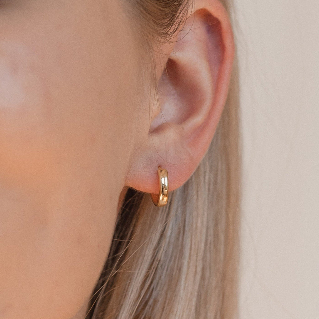 Clara classic hoop earrings