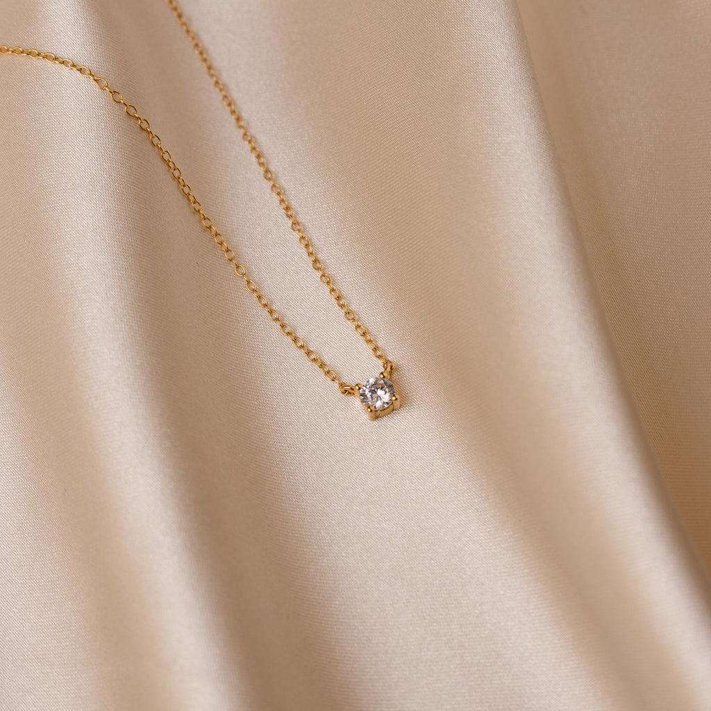 Iris delicate necklace