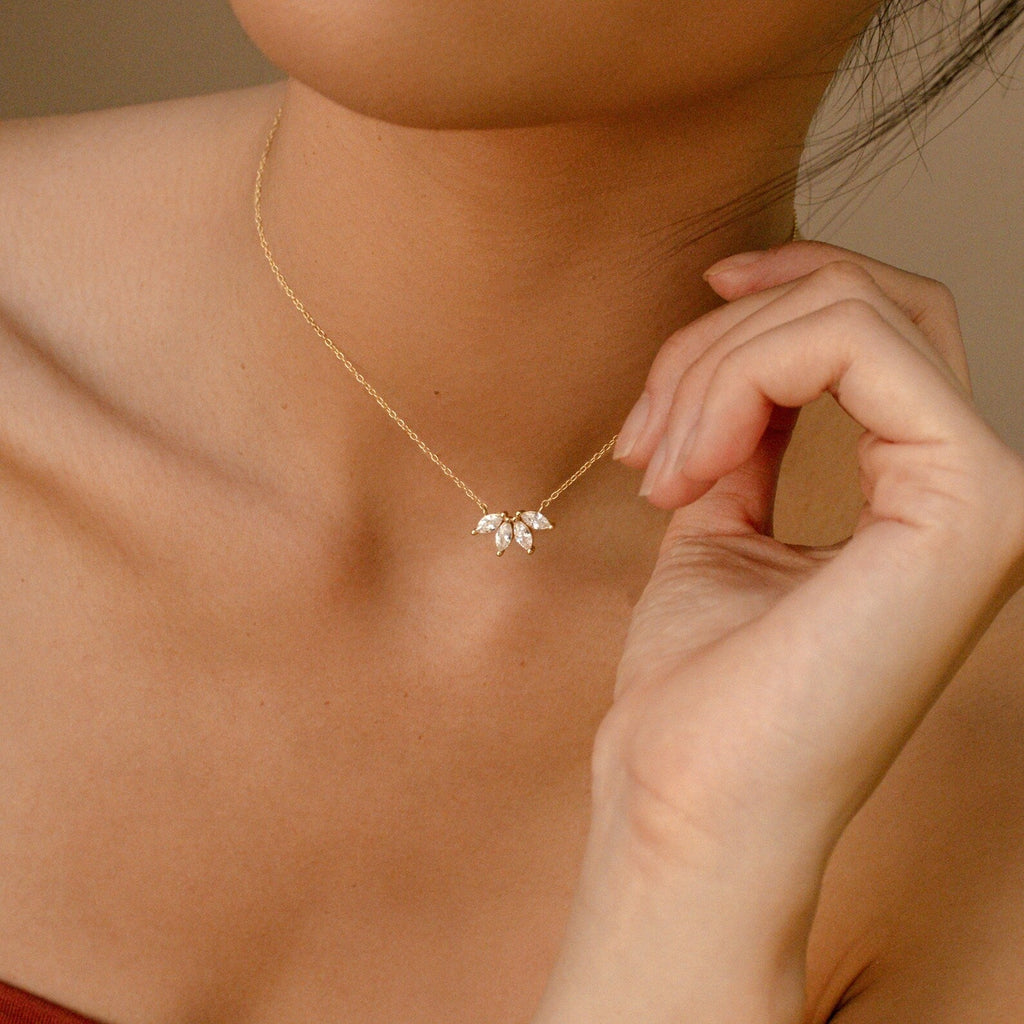 Shiny Leaf Necklace