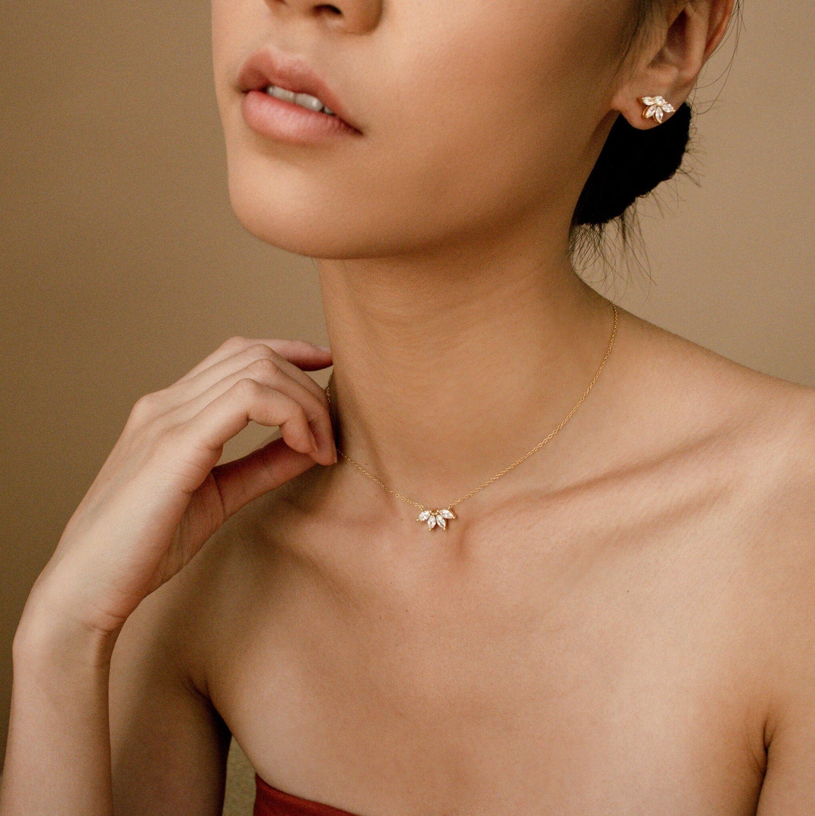 Shiny Leaf Necklace