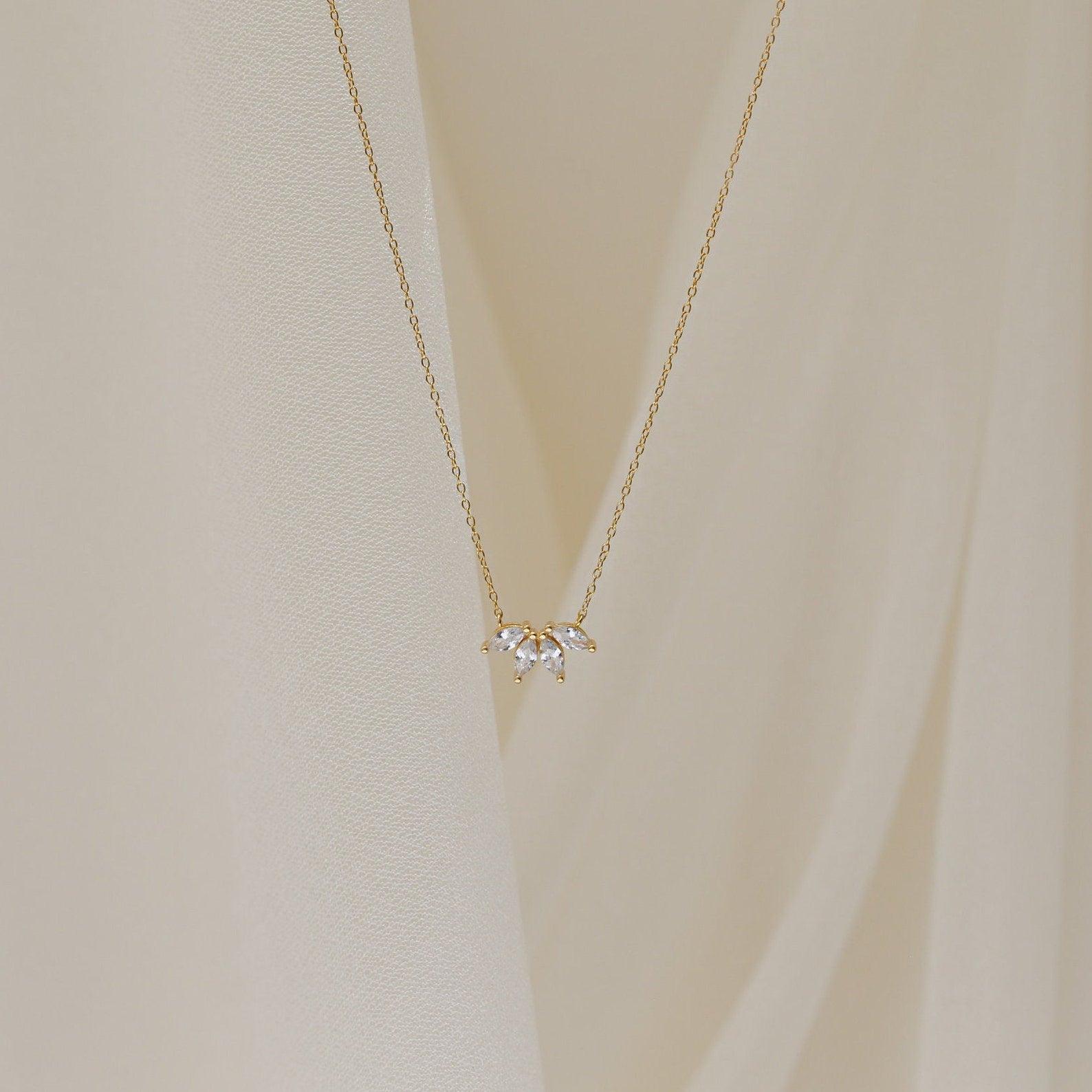 Shiny Leaf Necklace