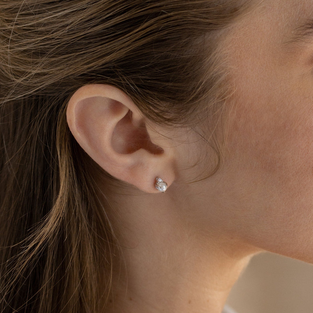 Seren Pearl Studs
