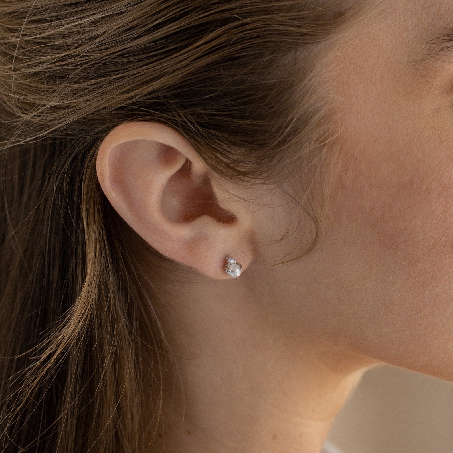 Seren Pearl Studs