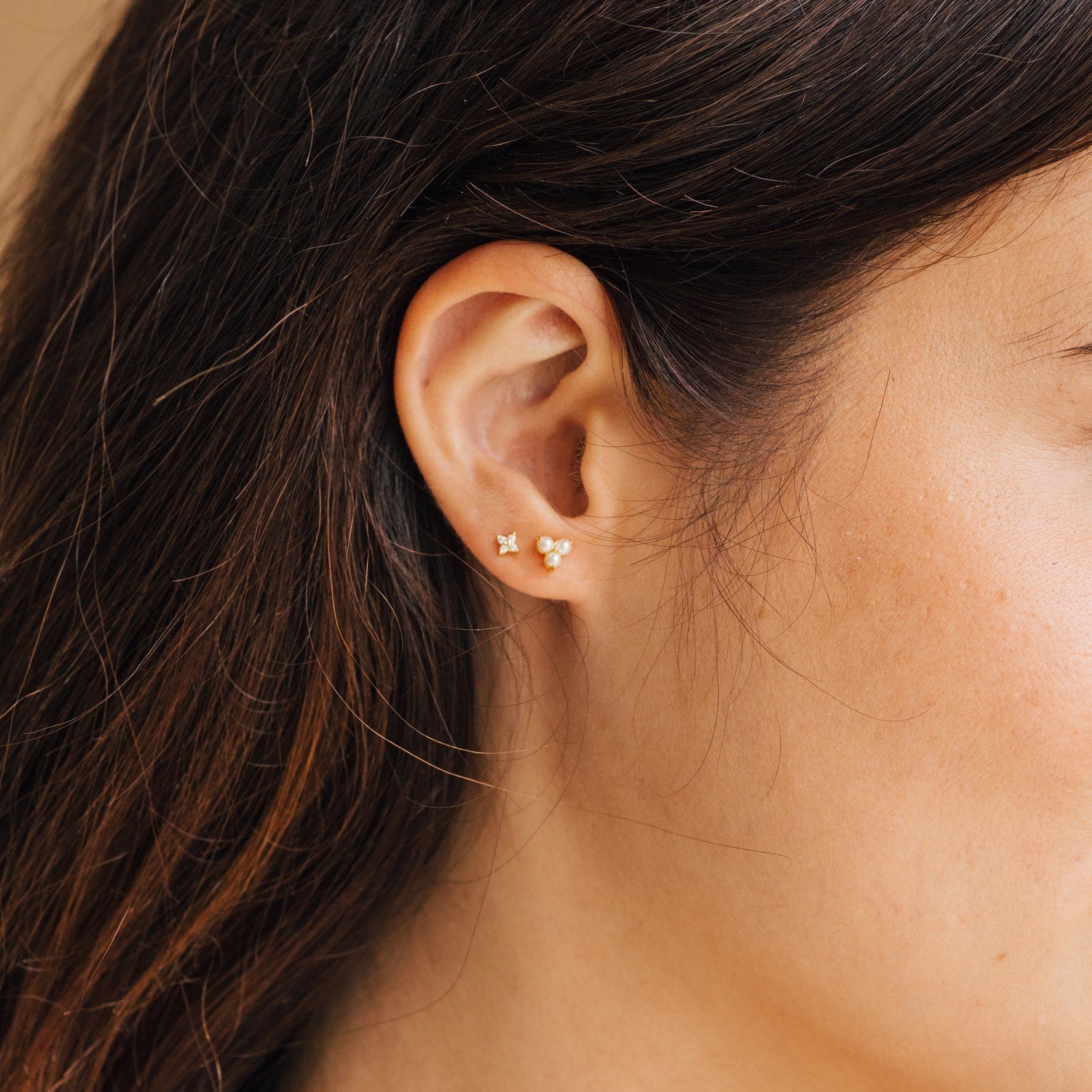 Elara pearl earrings