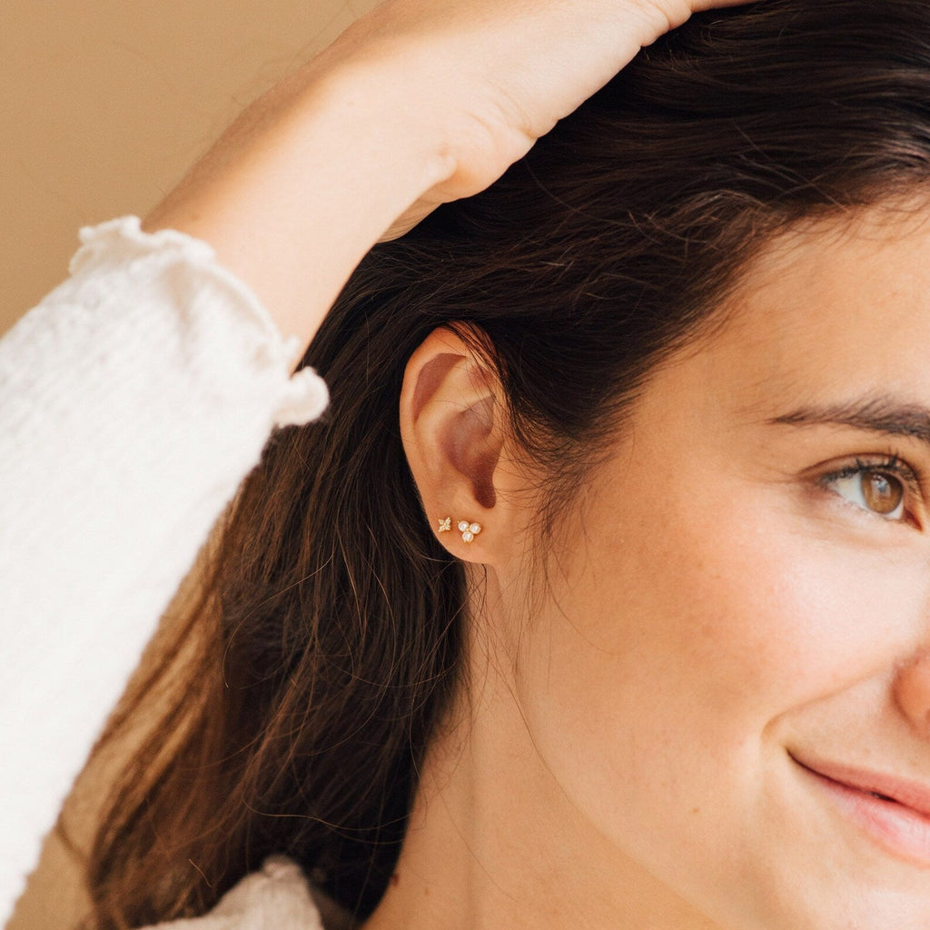Elara pearl earrings