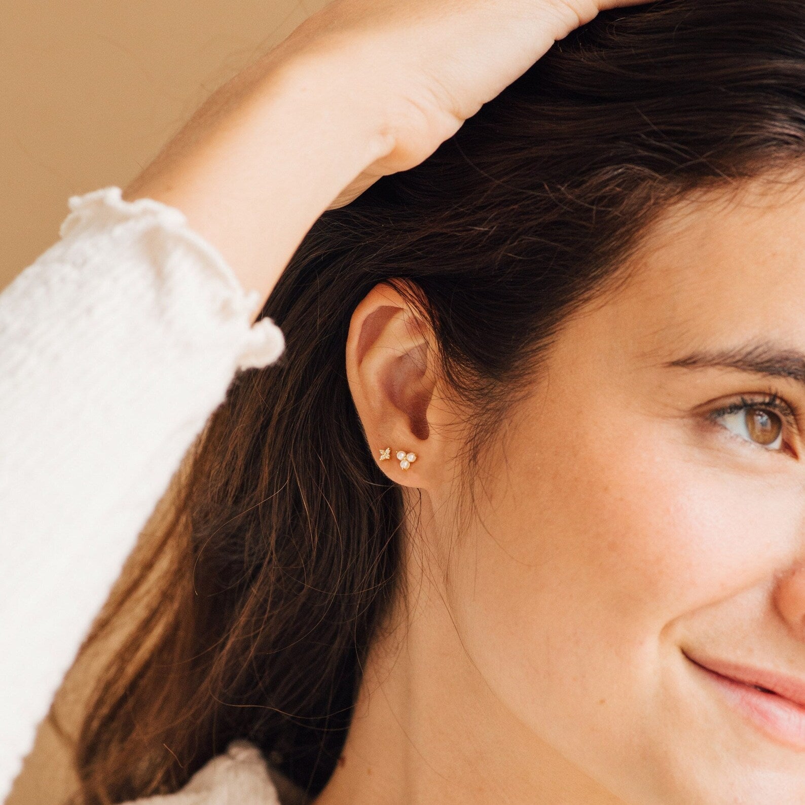 Elara pearl earrings
