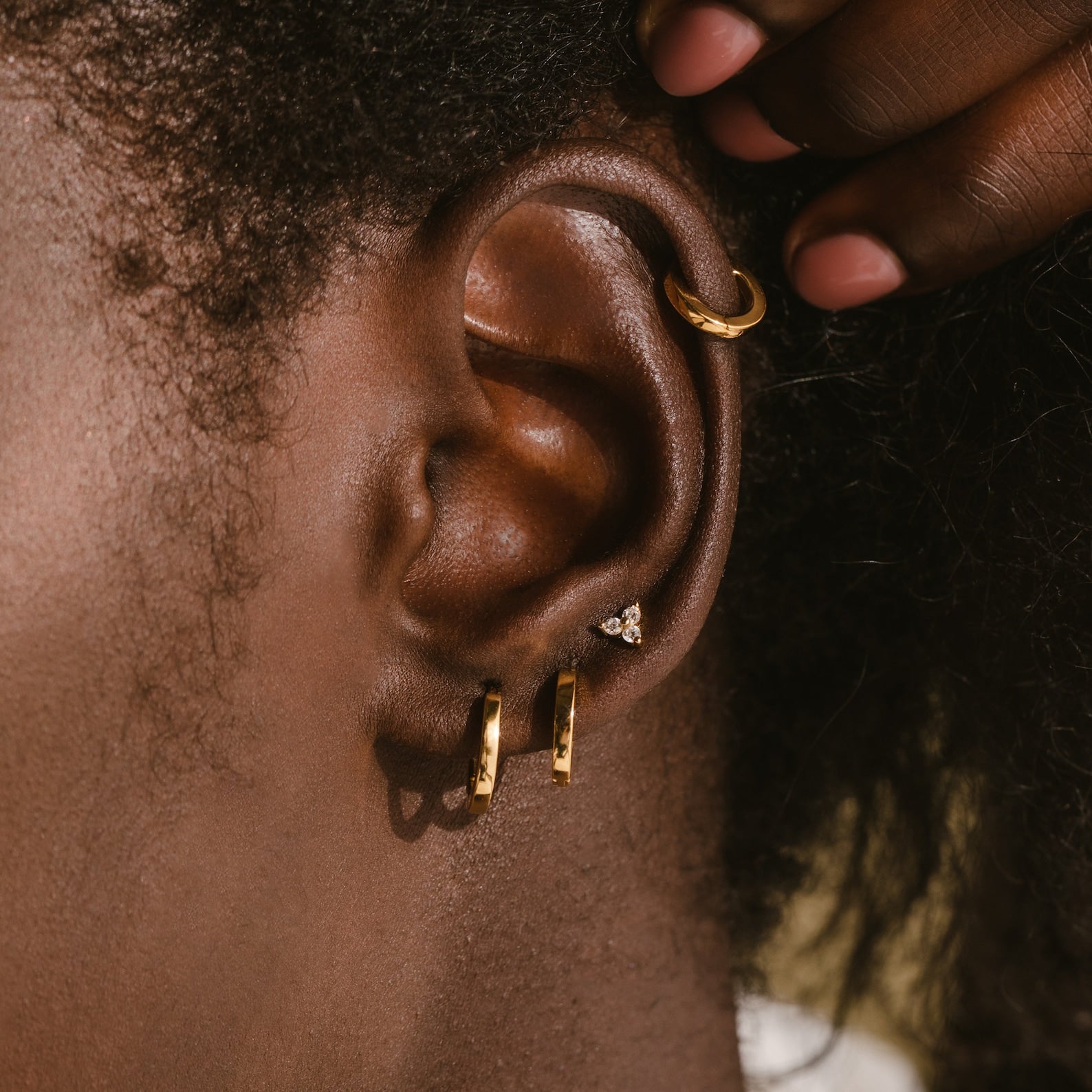 Set of hoop earrings