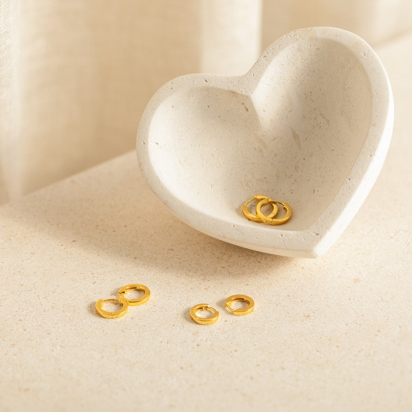 Set of hoop earrings