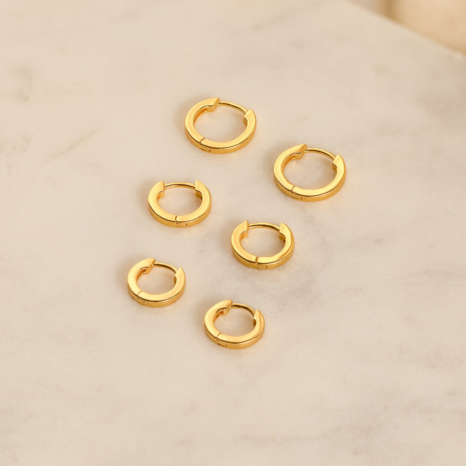 Set of hoop earrings