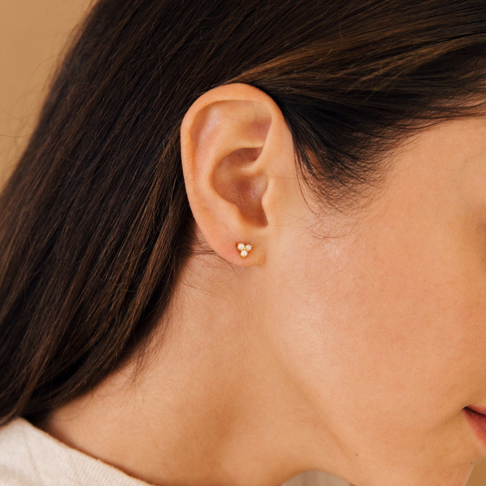 Elara pearl earrings