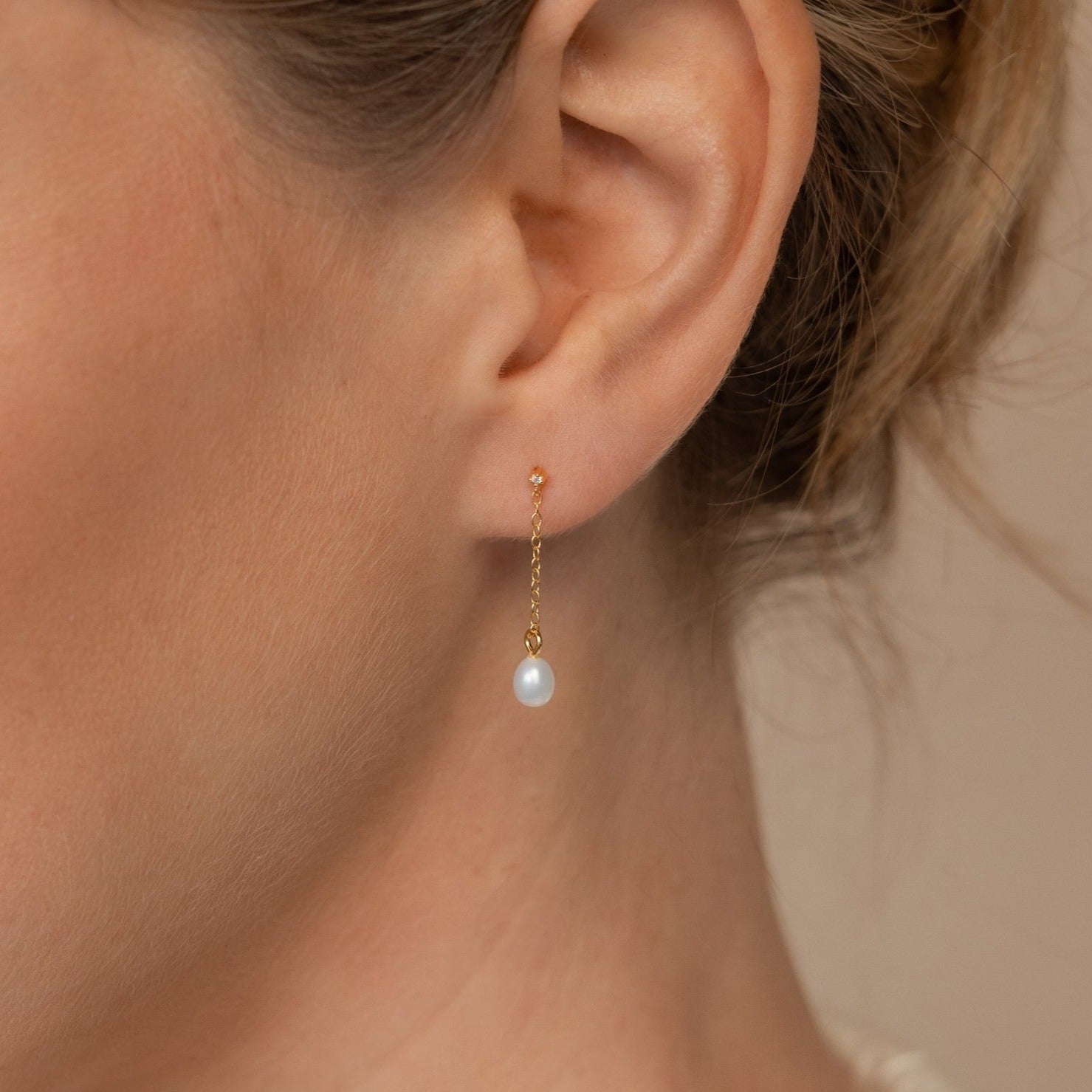 Pearl drop earrings
