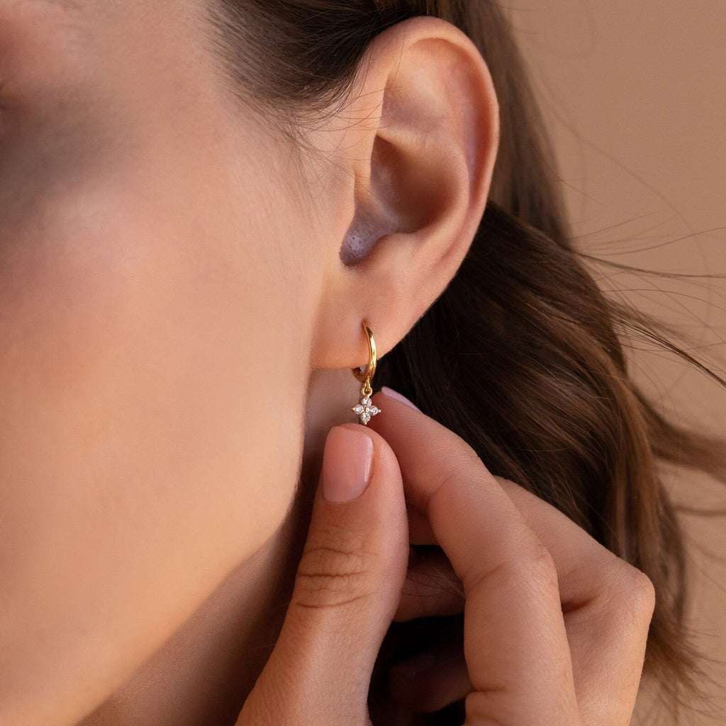 Sparkling flower earring