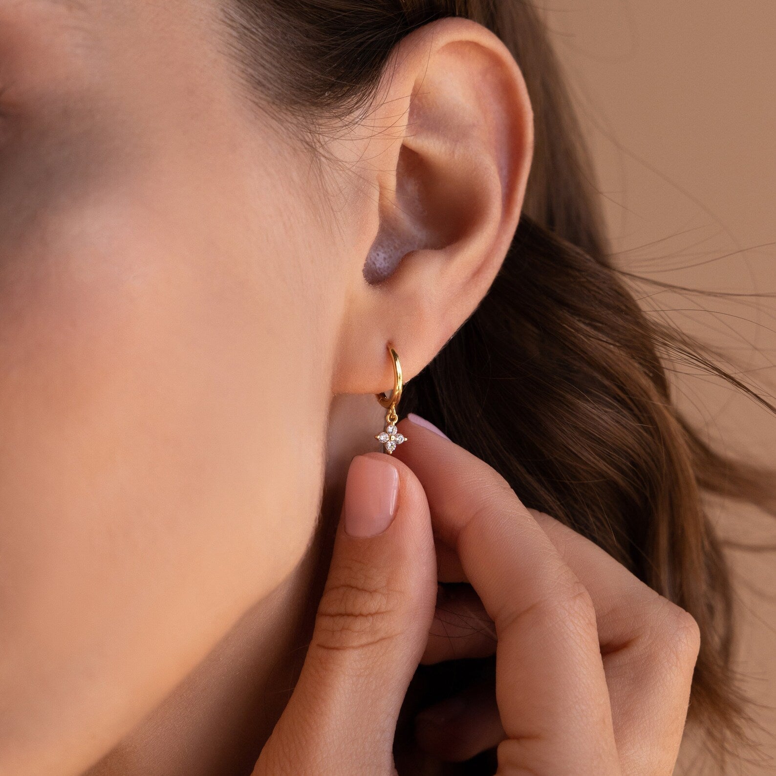 Sparkling flower earring