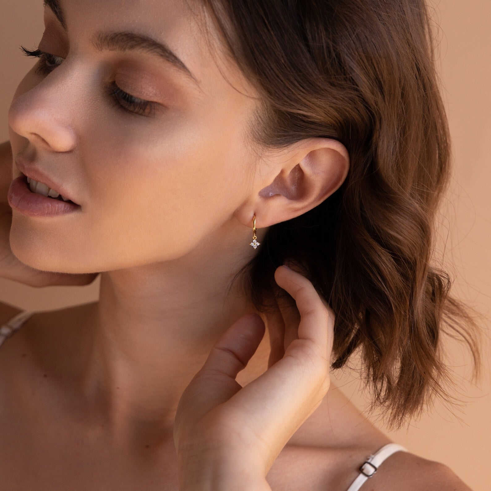Sparkling flower earring