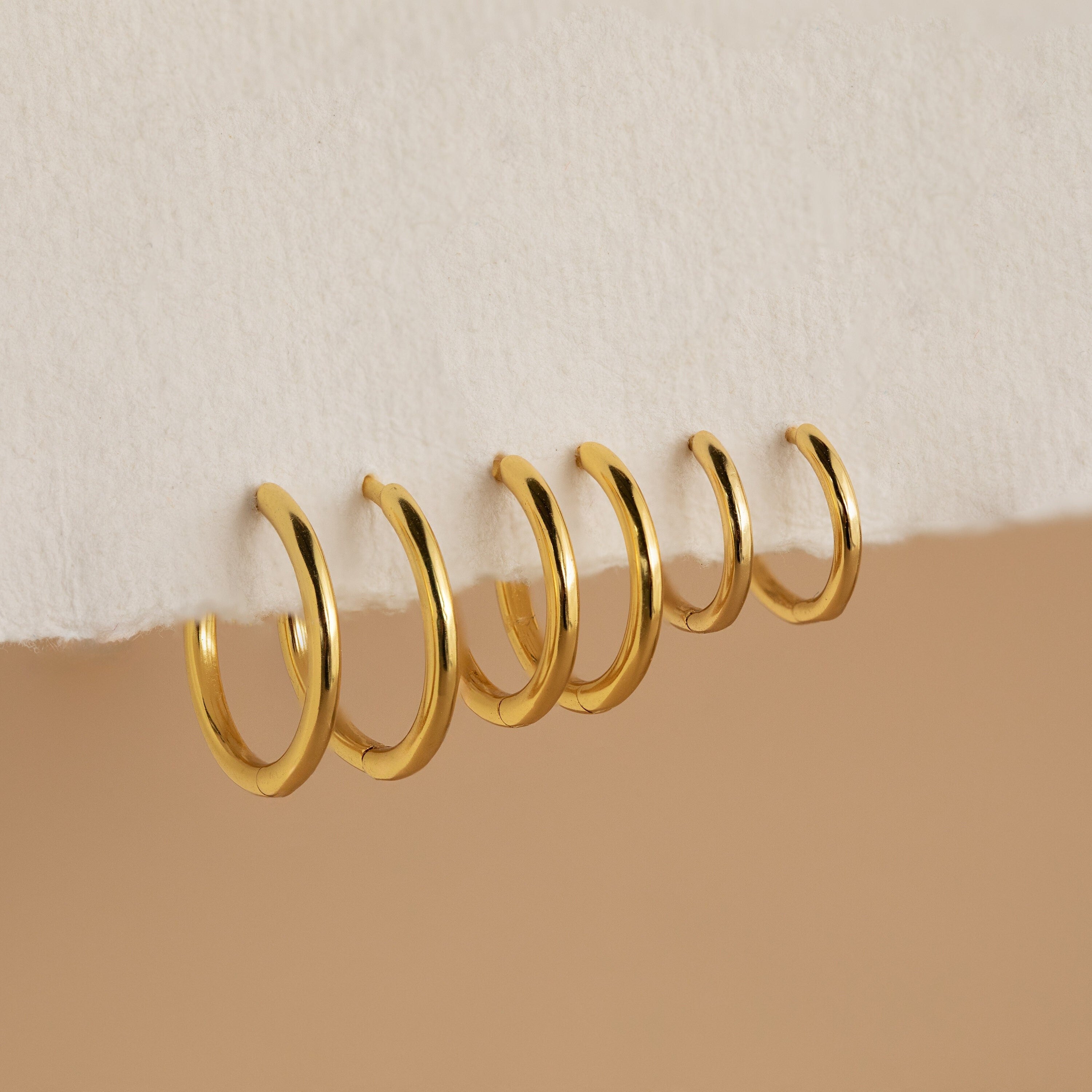 Set of hoop earrings