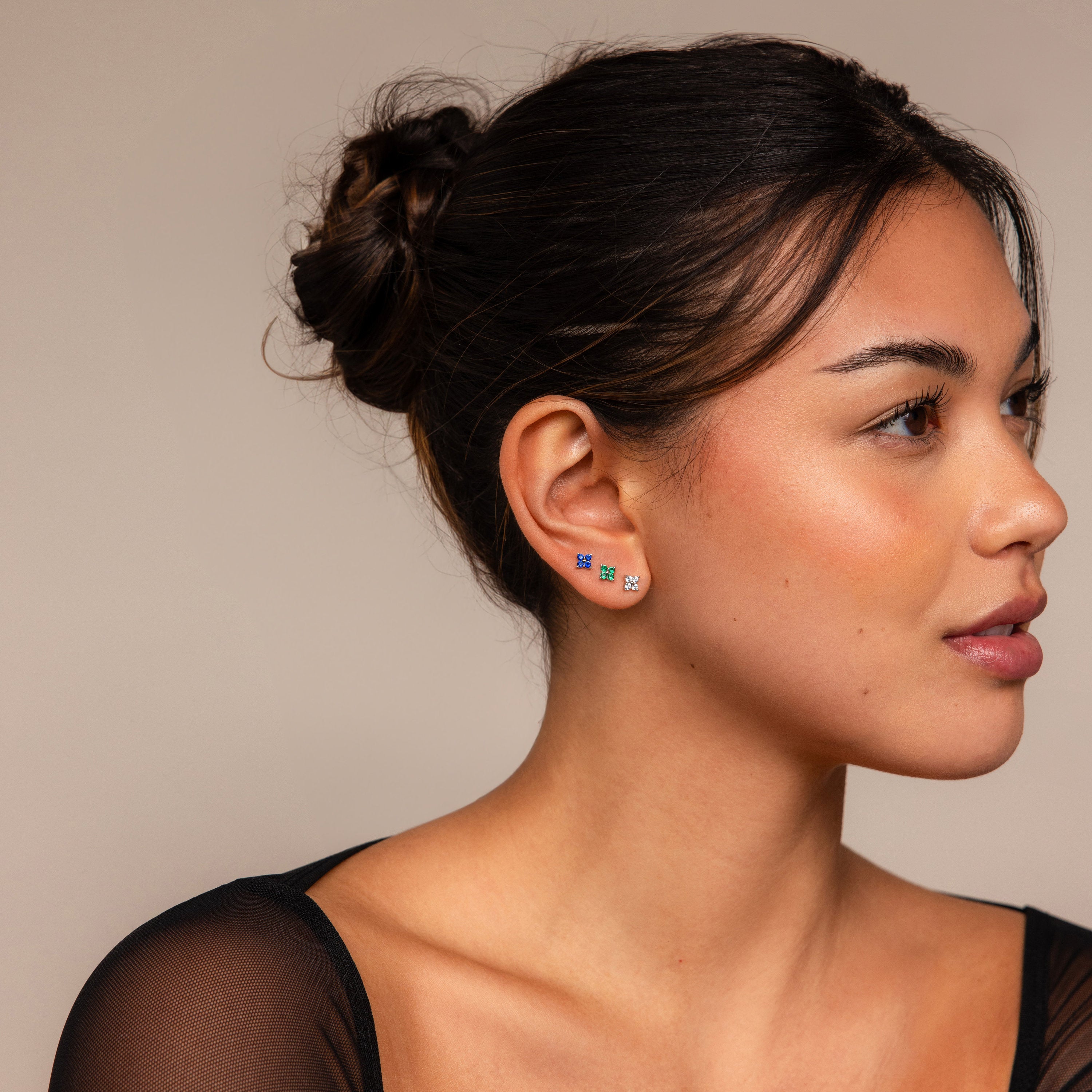 Set of flower earrings in three colors