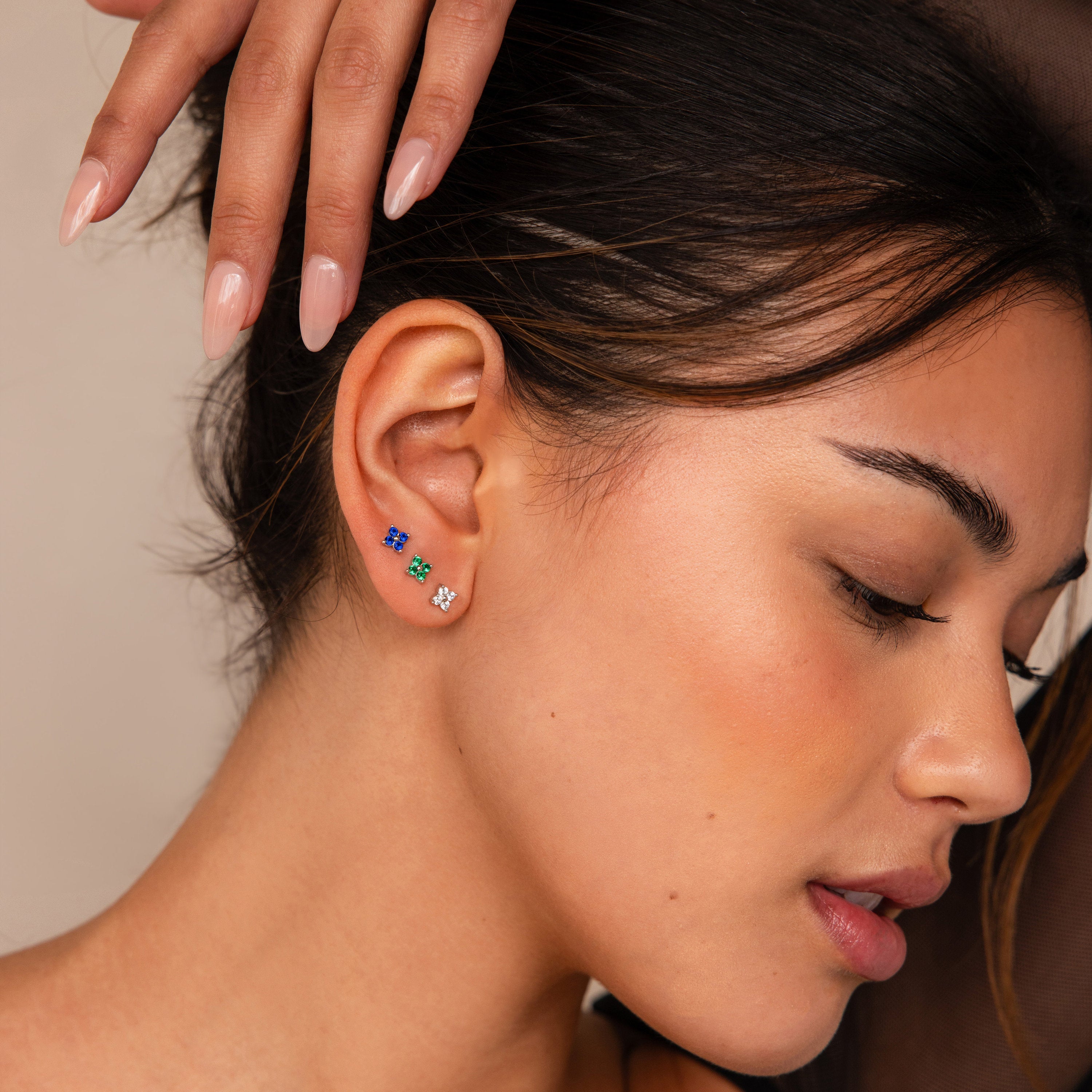 Set of flower earrings in three colors