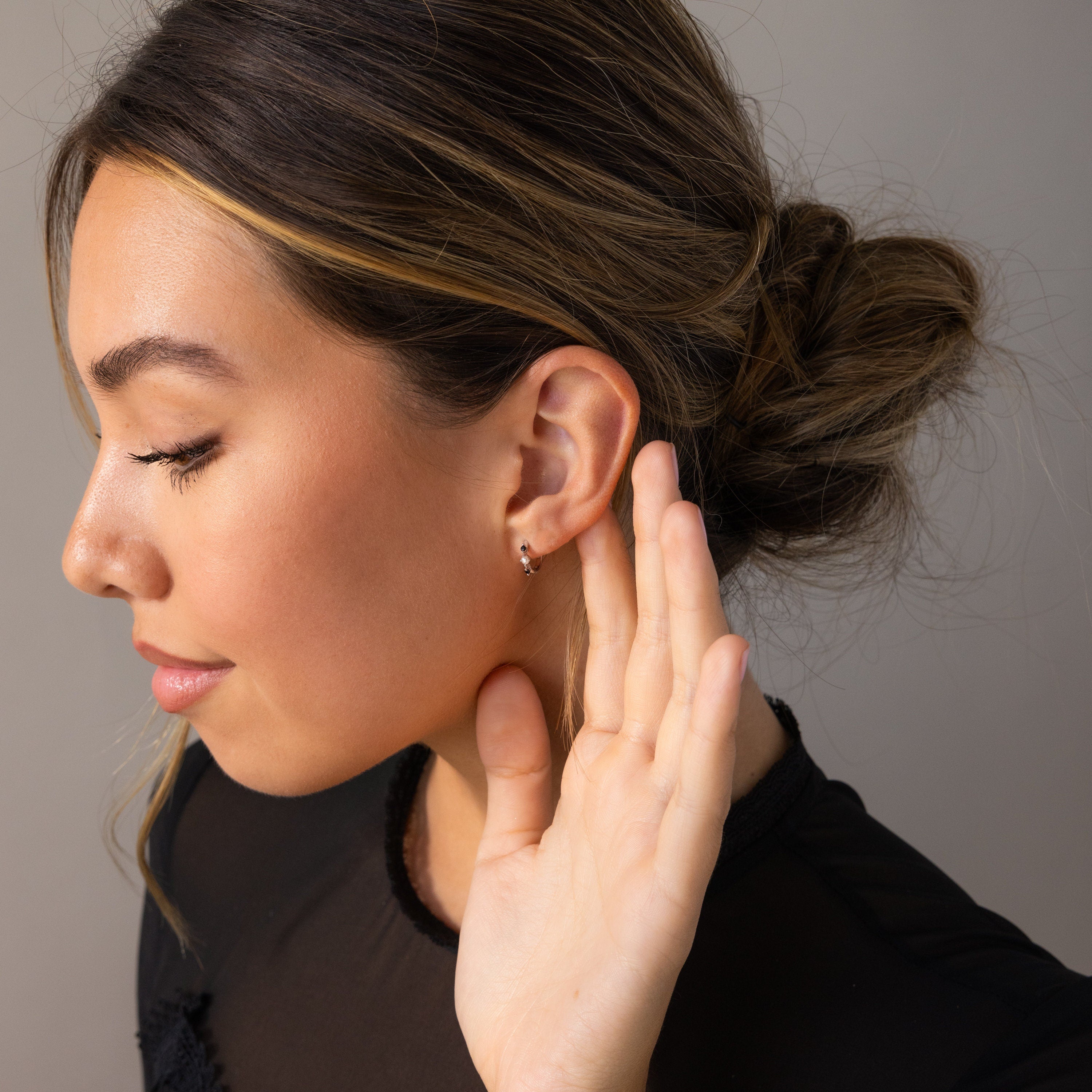Vienna colored earrings in 18k gold.
