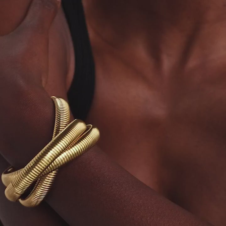 Timeless Bracelet with Engraved Finish
